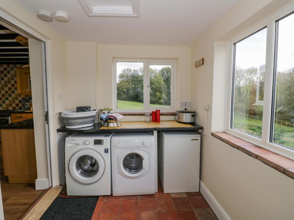 Villa Meadowfields Kidderminster Exterior foto
